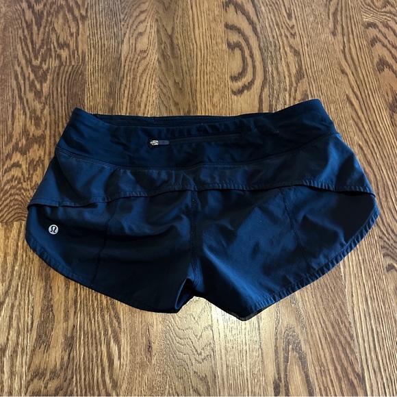 Black Lululemon Speed Up Low-Rise Lined Shorts 2.5" - Picture 3 of 3